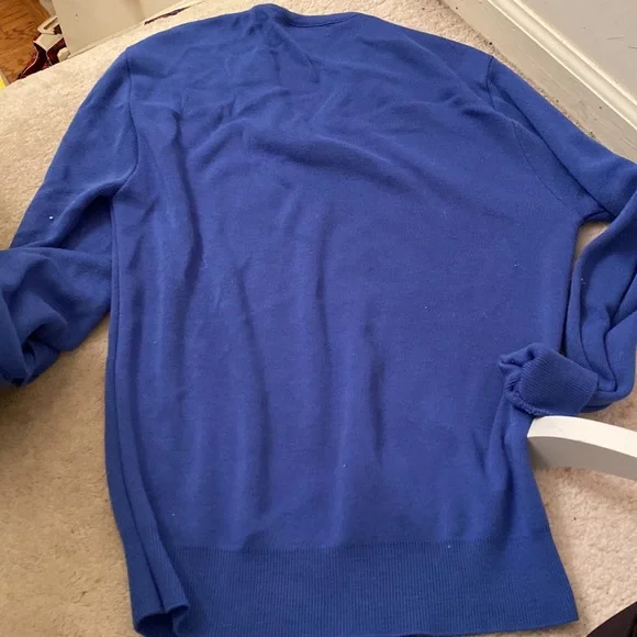 BLUE IZOD SWEATER  *flaw* - Picture 4 of 9